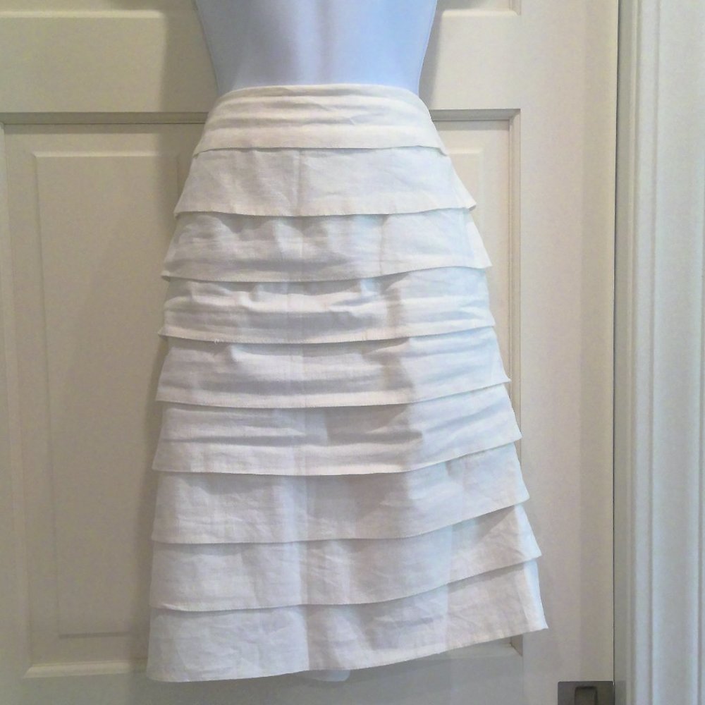 𝅺Larry Levine white pencil skirt, excellent condition.